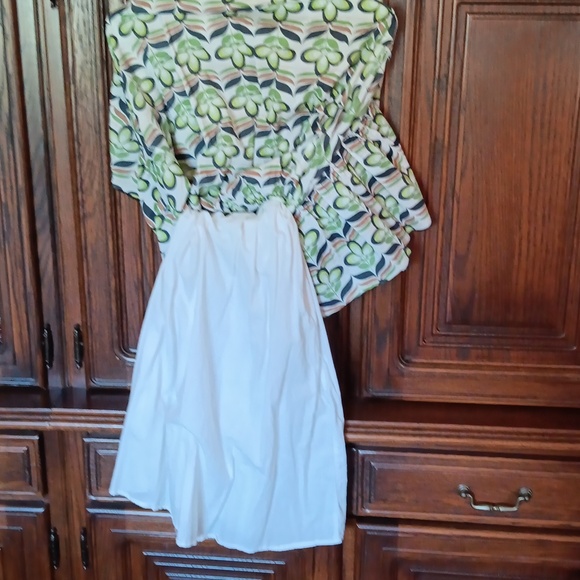 Bisou Bisou summer dress. Green/tan print Size 6 - Picture 3 of 3